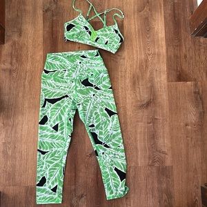 Alo leaves workout set 🌿